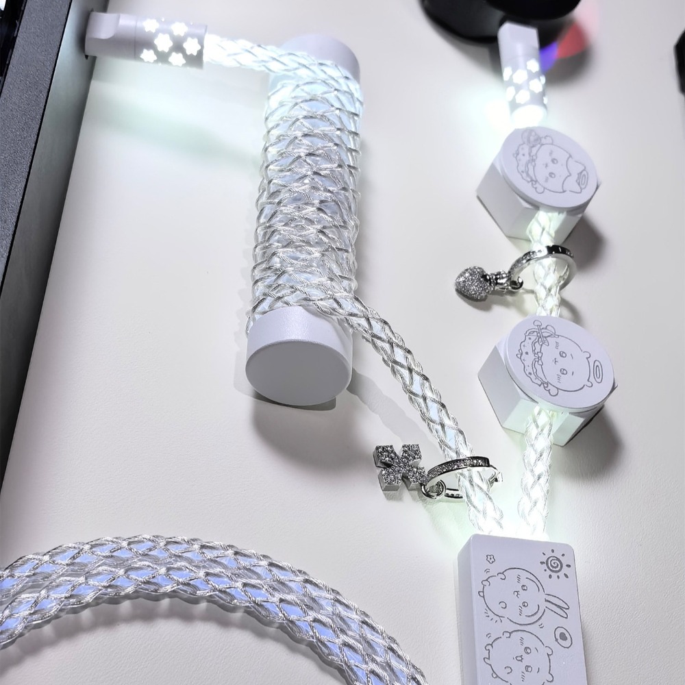 UNKNOWN ERROR D40 Cool White L - Gaming Accessories White recension och pris